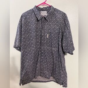 Columbia men's short sleeve dress shirt.  Size XL.  Navy and Tan